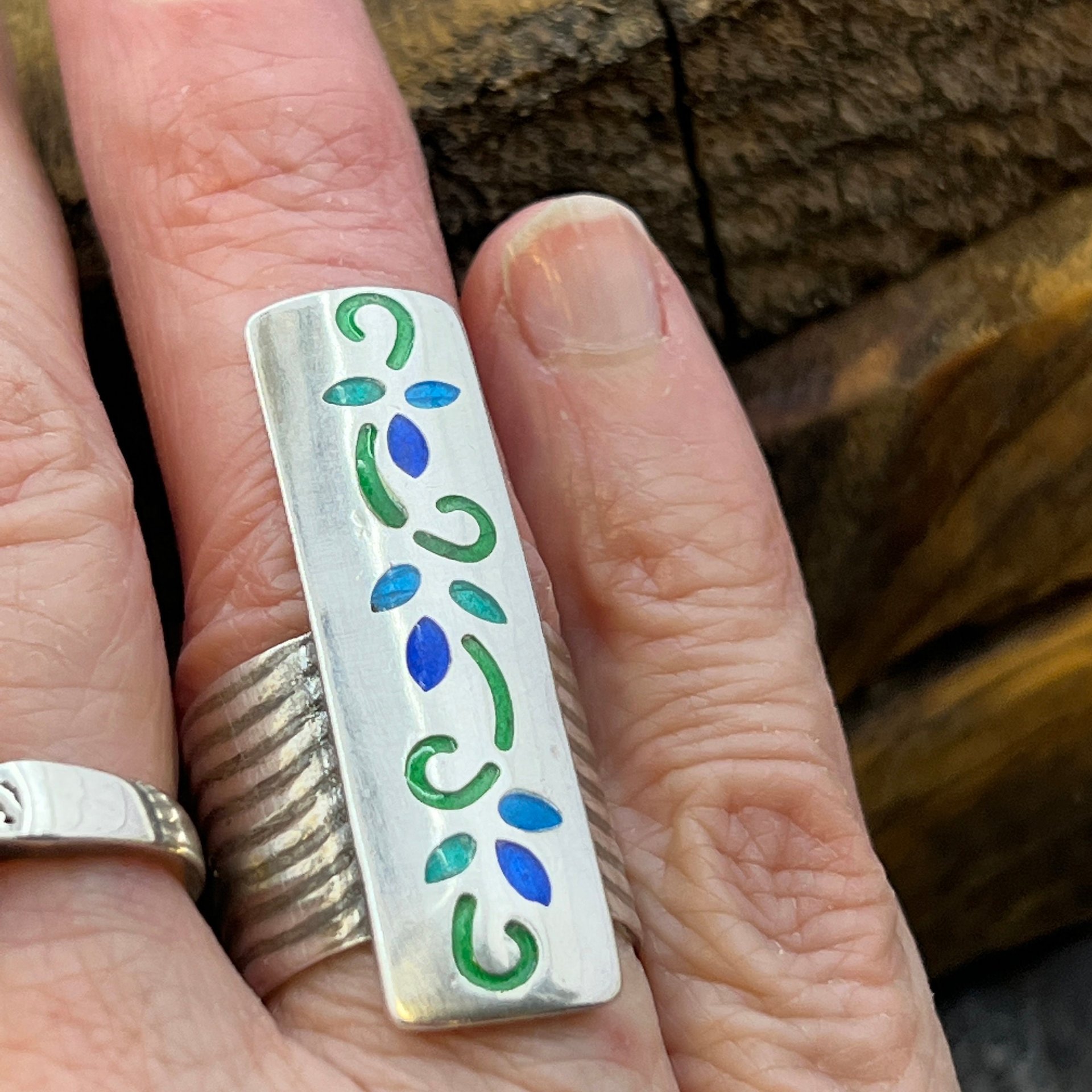 Silver Enamel Ring, Flowering Vine Shield Ring, Fine Silver 999, Statement Ring, Colorful Glass, Wave Wide Band, Hand Crafted Art Jewelry