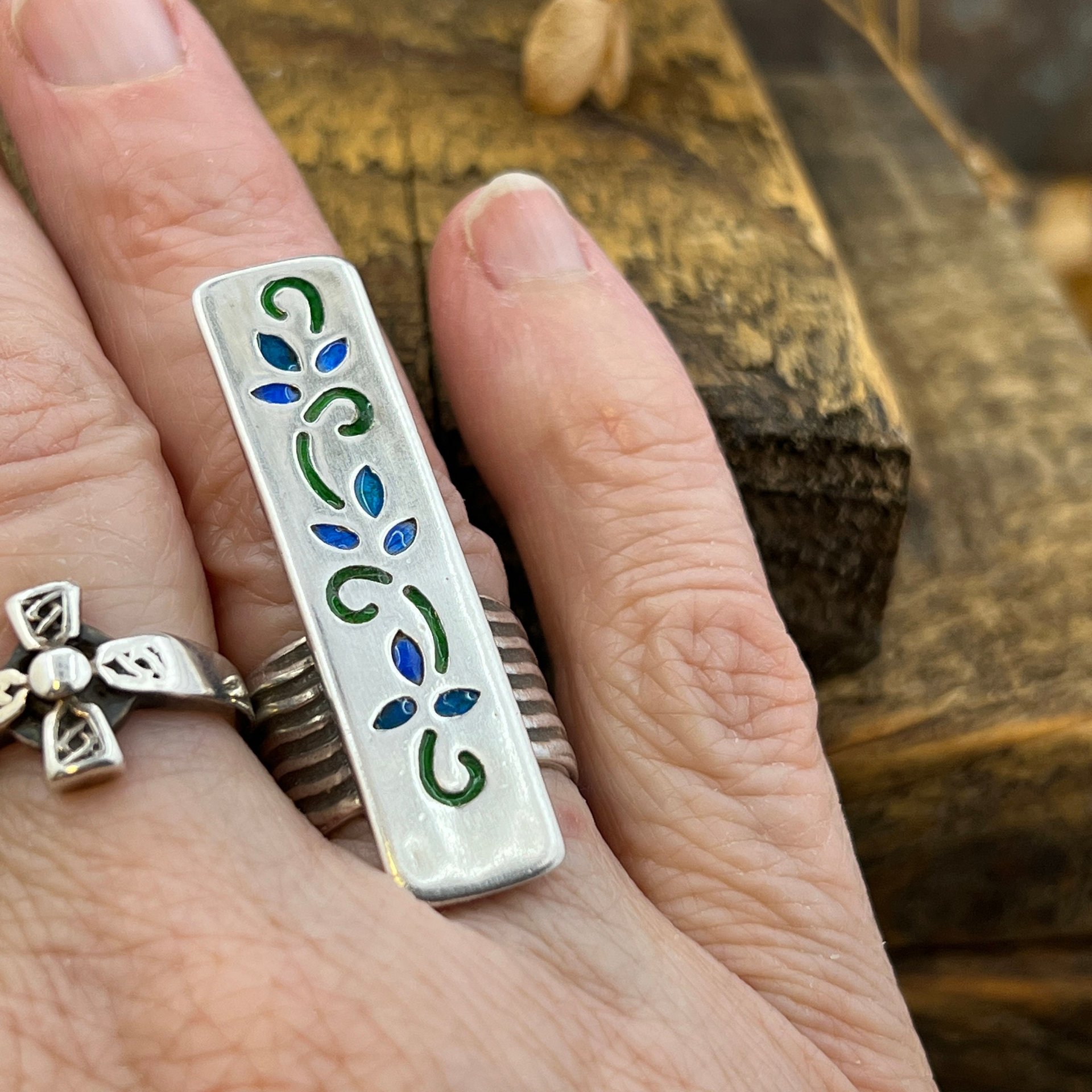 Silver Enamel Ring, Flowering Vine Shield Ring, Fine Silver 999, Statement Ring, Colorful Glass, Wave Wide Band, Hand Crafted Art Jewelry