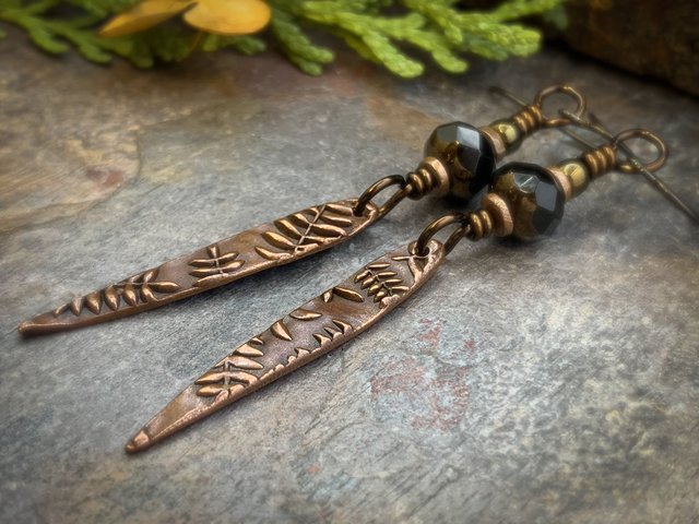 Fern Copper Earrings, Teardrop Dagger, Hypoallergenic Ear Wires, Black Czech Glass Beads, Botanical Jewelry, Light Earrings, Green Witch